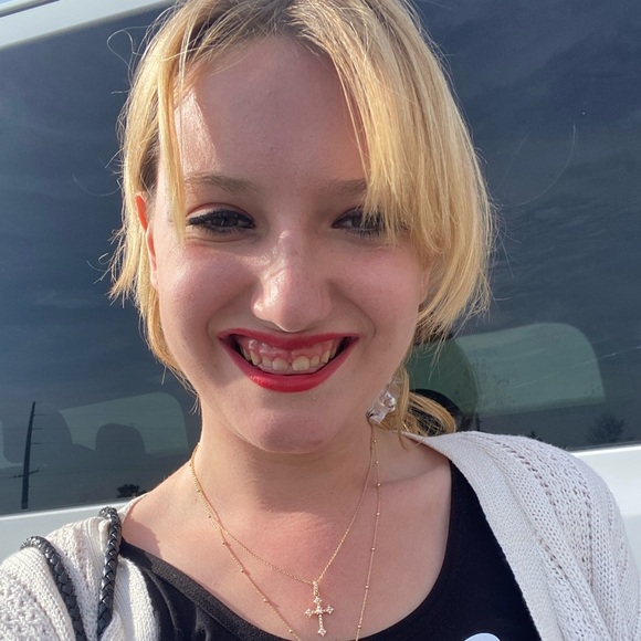 ✨Meet your Posher, Lindsey✨ - Picture 1 of 1